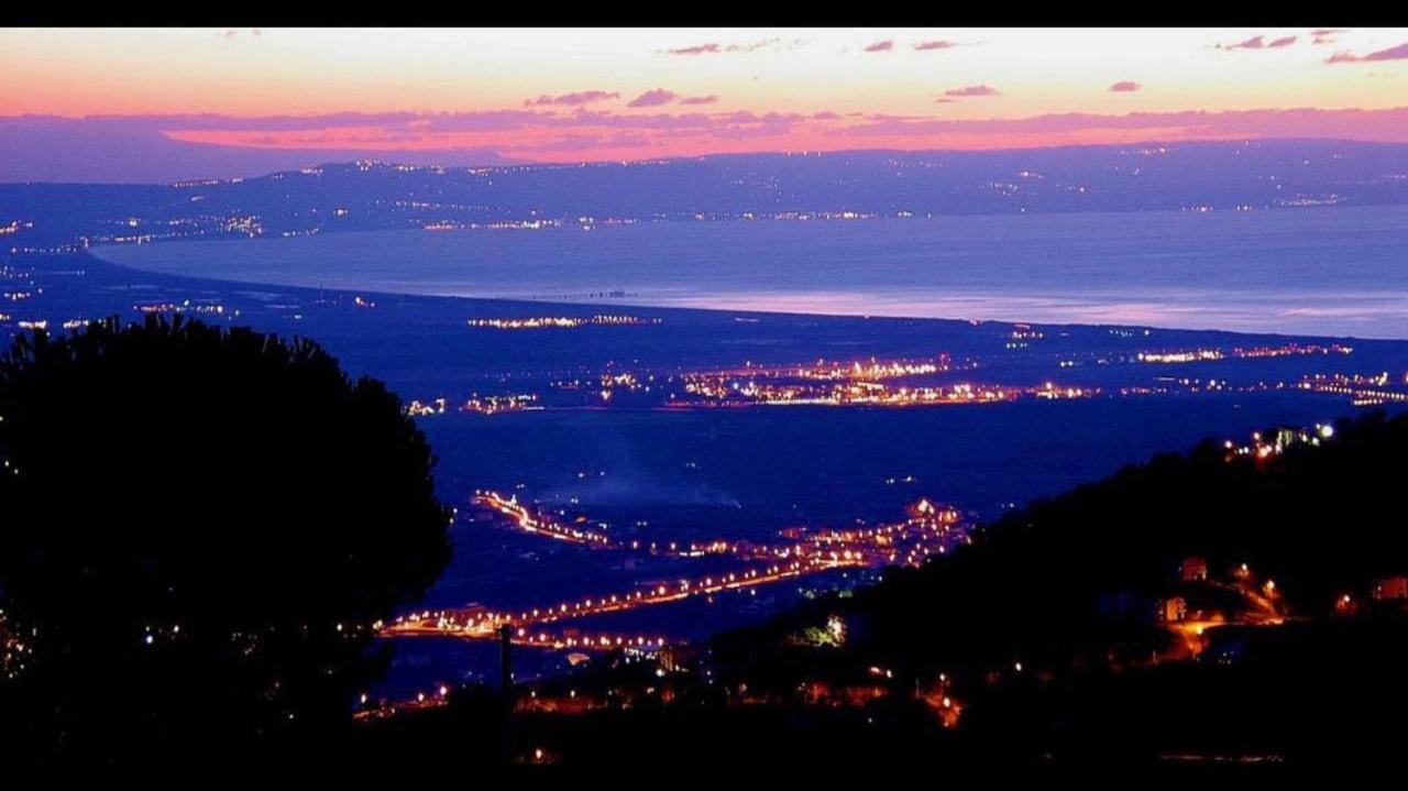 La Casetta Di Elena ลาเมเซ แตร์เม ภายนอก รูปภาพ